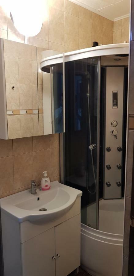 Pretty Bella Apartment Брашов Екстериор снимка